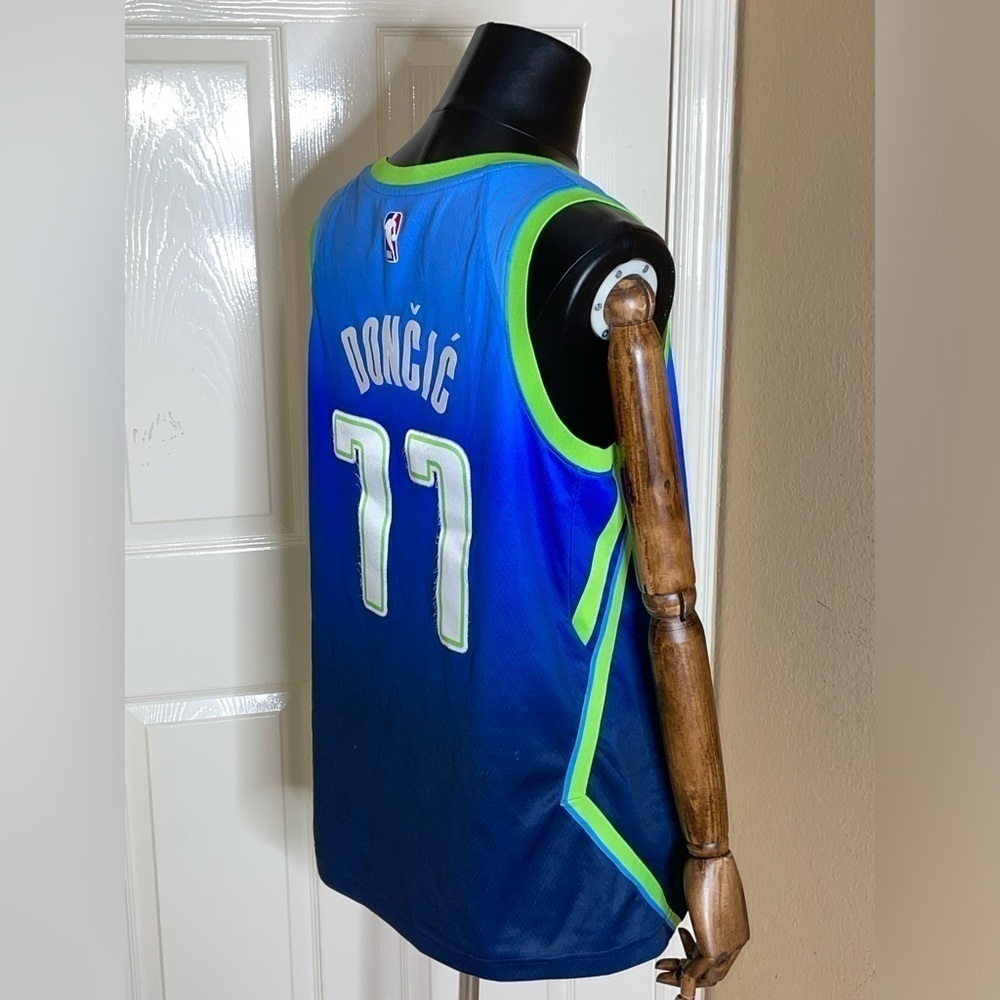 2022-23 Nike NBA Dallas Maverick Luka Doncic City Edition Swingman Jersey 48 Lg  - Picture 11 of 13